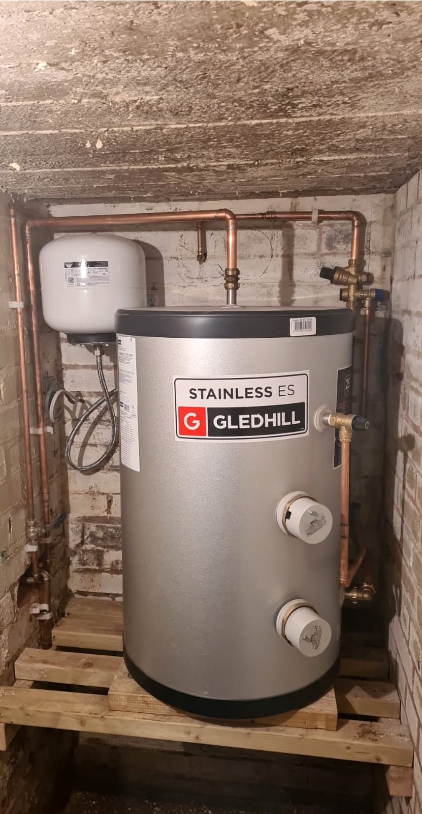 Gas pipework installation